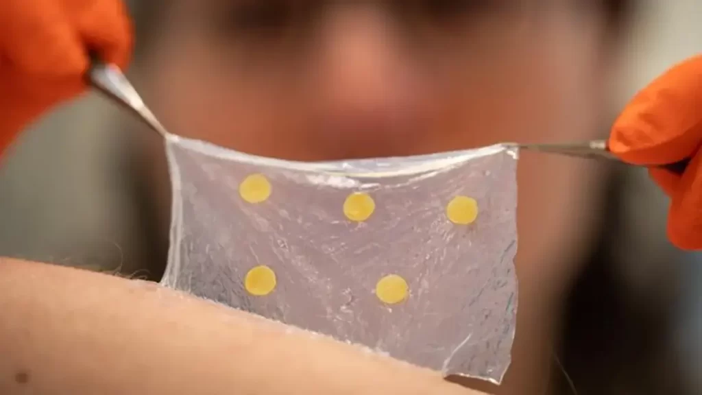 Investigadores desarrollan un apósito de nanocelulosa para heridas que puede revelar infección