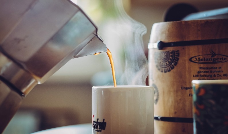 Se inauguró una biorrefinería de café en Dinamarca para reciclar los posos del café