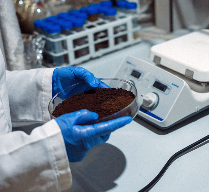 La URV trabaja en la obtención de bioplástico de restos de café