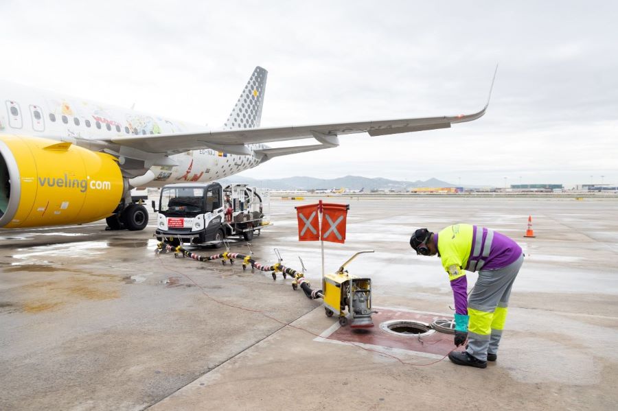 Vueling investiga la producción de combustible sostenible de aviación a partir de purines